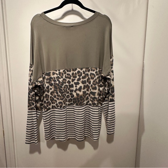 NWOT Lovely Melody Green Long Sleeve Tee - Picture 8 of 8